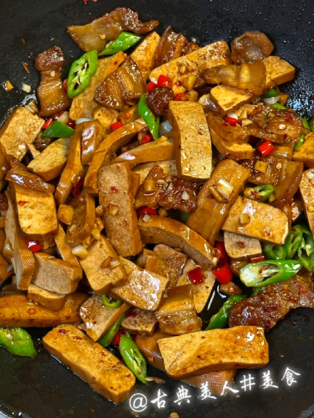 这个五花肉炒香干，真的太太太费米饭了🤣