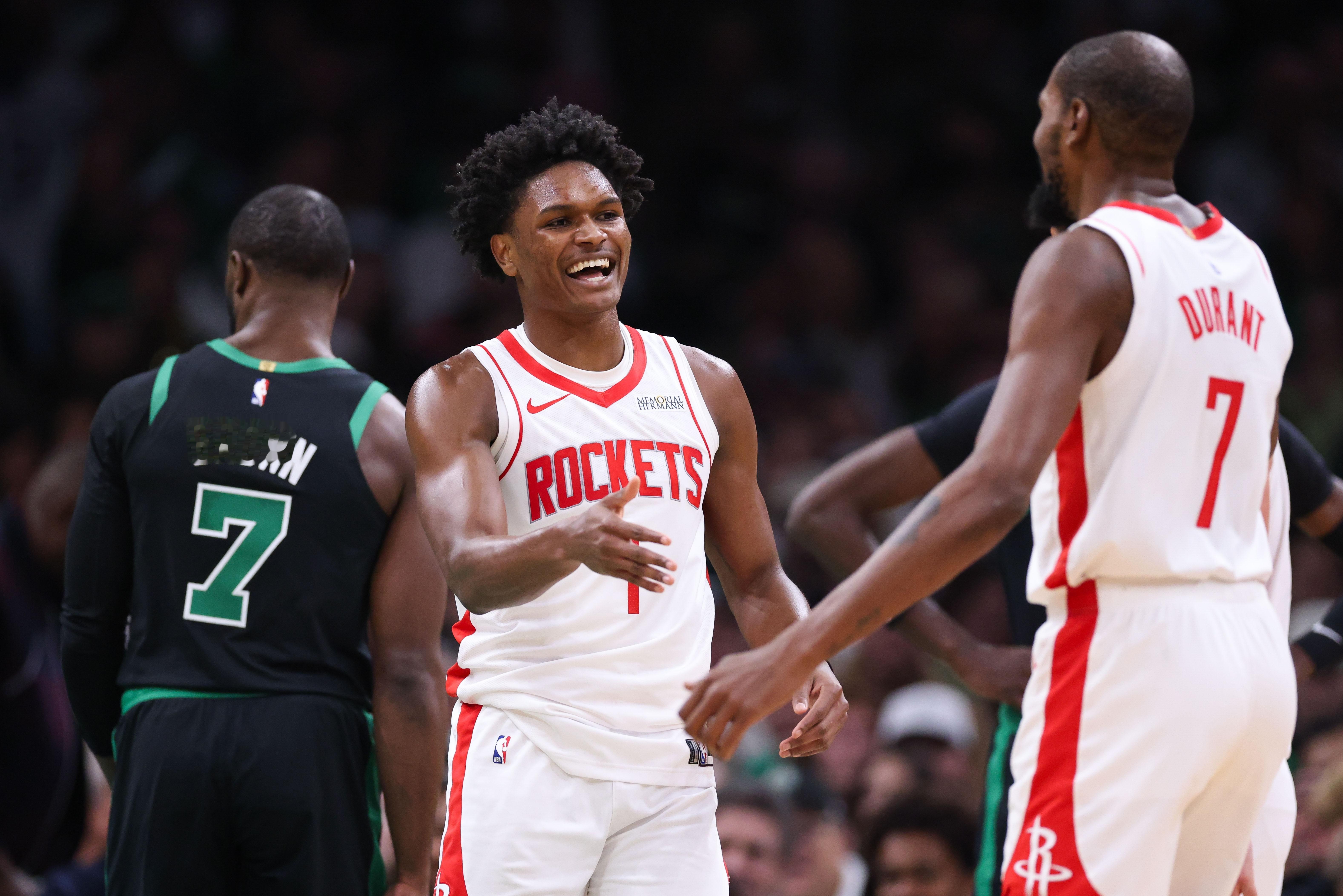 杜兰特谈阿门汤普森为火箭队带来的贡献：“一切。他是一名全能型球员，你无法将这位‘