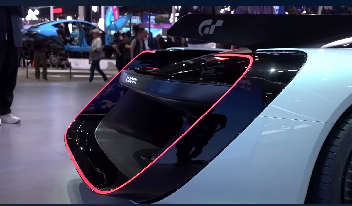 小米首款 VGT概念车，尾灯，太帅了！！！北京车展