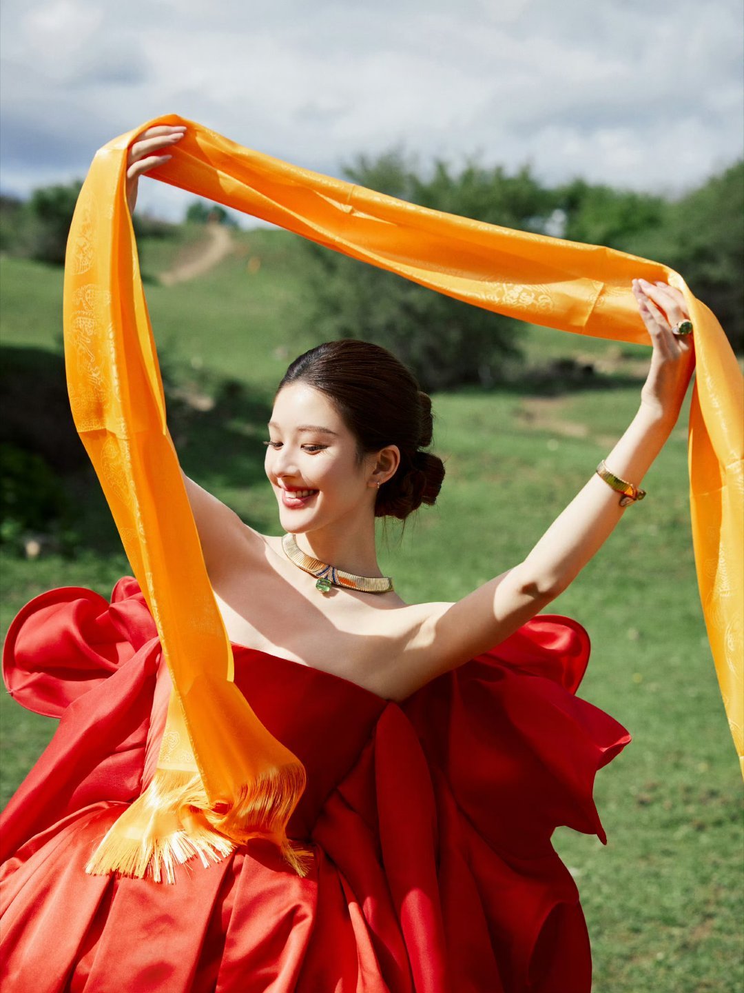 vogue审美许我耀眼 现实版妈咪你好索（粤语）说的是“偏口语俏皮，形容颜值亮眼