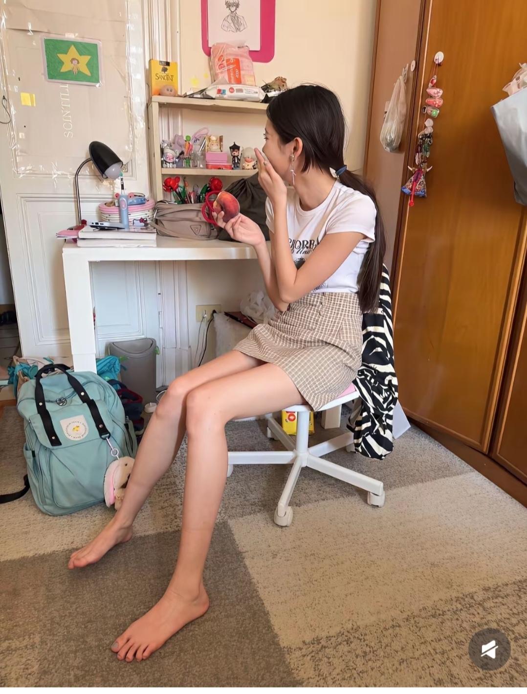 这脚丫子不41也得42。