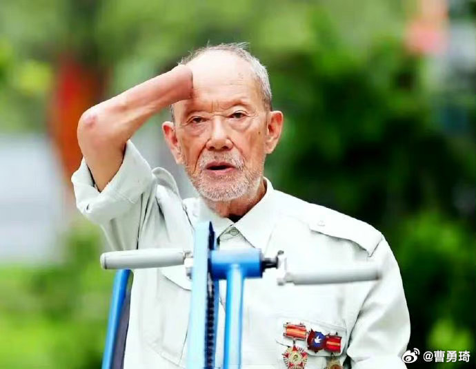 抗美援朝长津湖战役中冰雕连的幸存战士周全弟，在零下40℃的严寒雪地埋伏3天3夜，