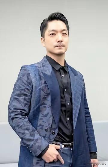 这8分钟，结结实实给所谓的“大人物”们上了一课。
​蒋万安没整那些云山雾罩的“主