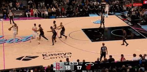 杜兰特在你心里是一位怎样的球员?
从这球能看出来，杜兰特的破包夹能力确实很一般啊