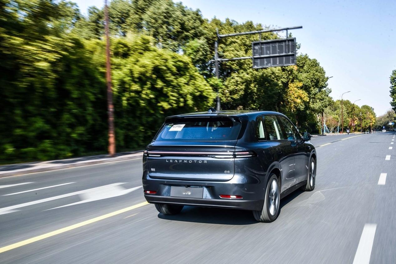 油价上涨不是坏事！格局打开，它在提醒你该换车了
 
每次油价上调，朋友圈里的吐槽