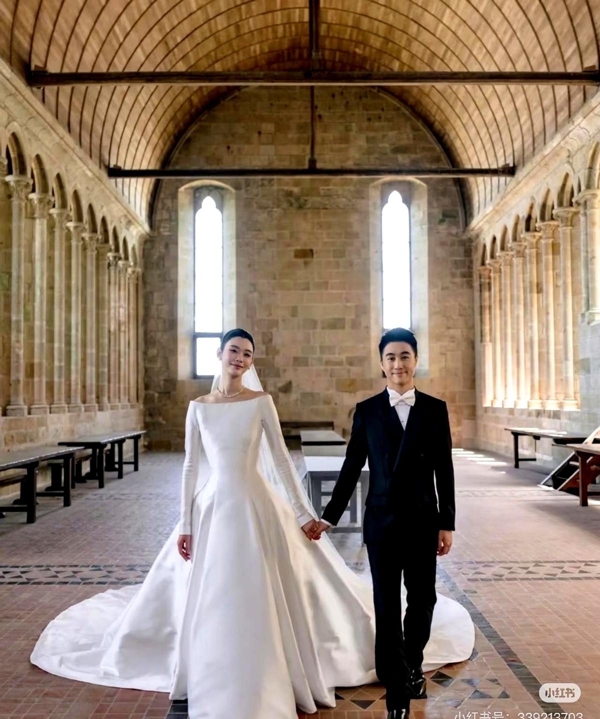 奚梦瑶一句“不办婚礼行不行”，何猷君却记了七年。

法国古堡，包机接送，宾客不收