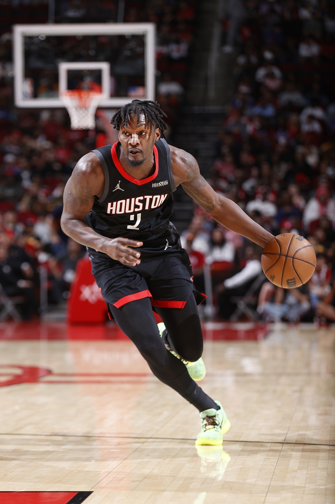 休赛期离开湖人，加盟火箭的芬尼史密斯，今天出战了9分钟，投篮3中1，拿了3分2篮