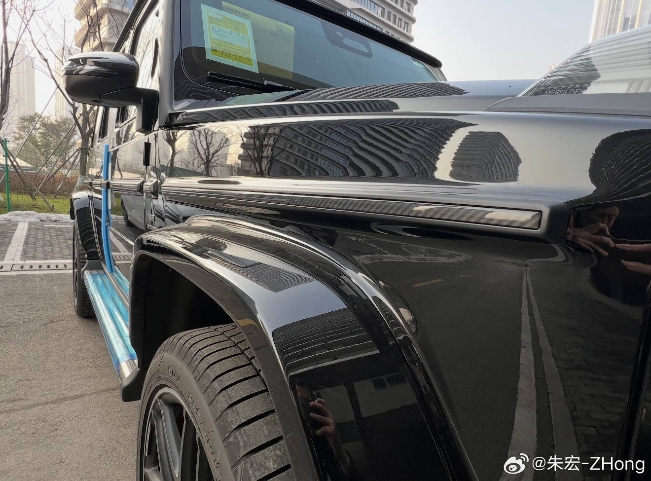 奔驰G63 黑红 孟加拉红957+碳纤维外观组件118500+碳纤维内饰4580