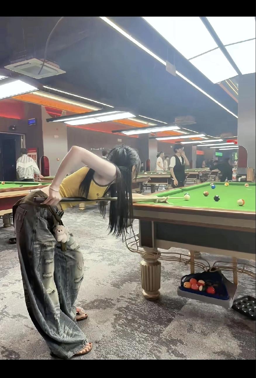 这个打台球的姿势正确吗？