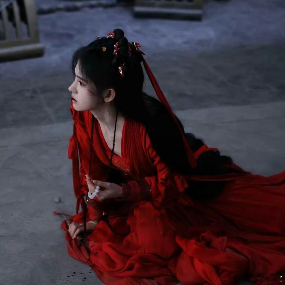 鞠婧祎红昭愿舞台一眼万年！惊艳造型、梦幻表演，风情万种，音浪舞动，璀璨似星，让人