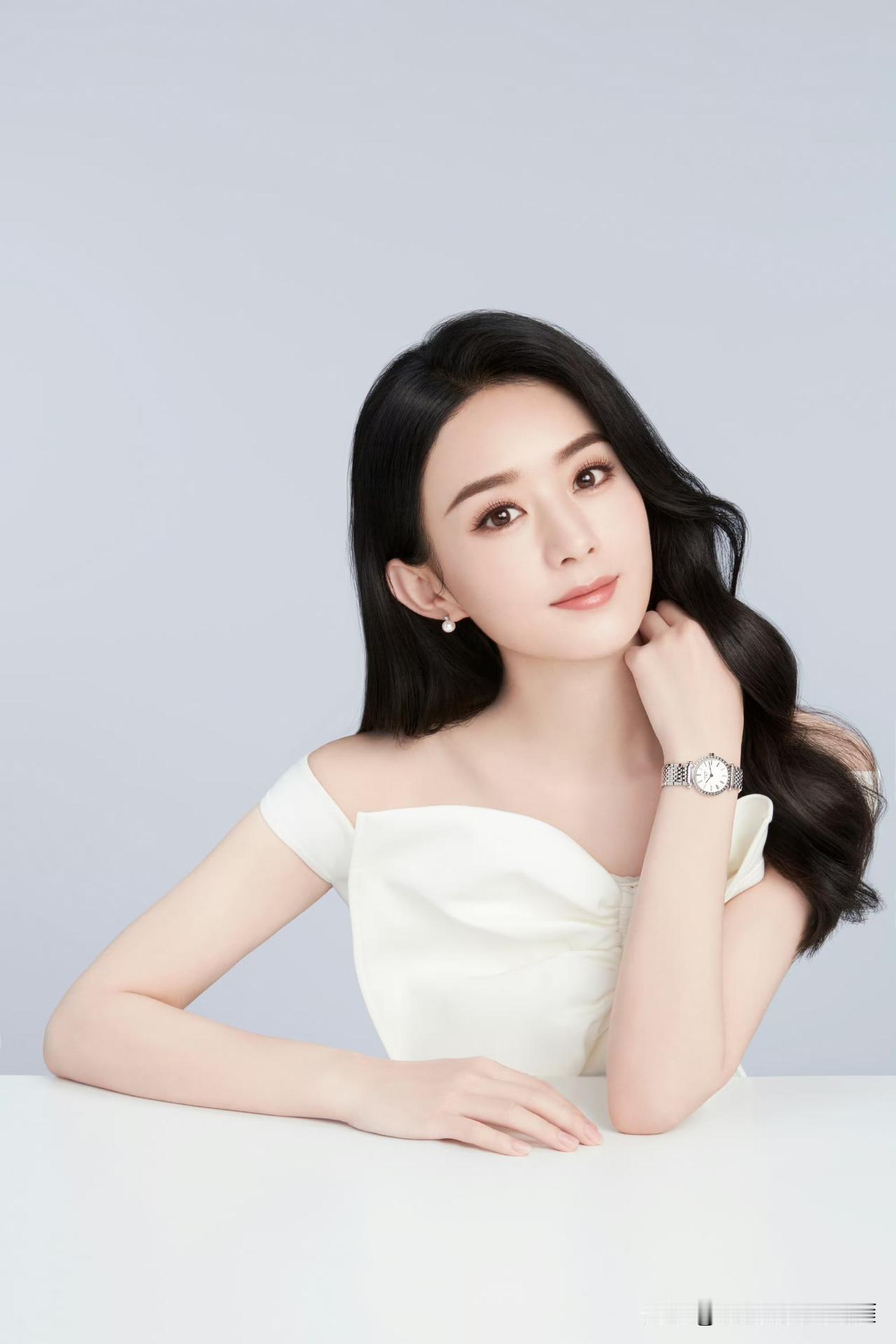 [玫瑰]【赵丽颖，美丽佳人！】[笑]
螓首蛾眉映月华，皓腕凝霜雪，朱唇一点胜樱桃