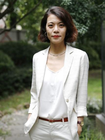 一次，39岁的复旦女神陈果上节目。撒贝宁问她：“你担心自己嫁不出去吗？”面对这个