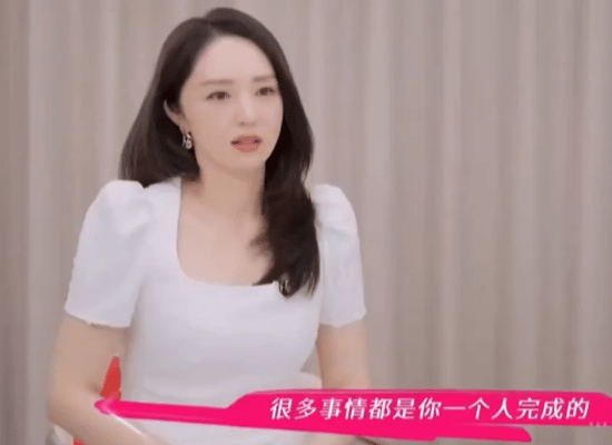 董璇“求心疼”：张维伊的爱为何难被看见？

在综艺《喜剧大会》的舞台上，董璇一句
