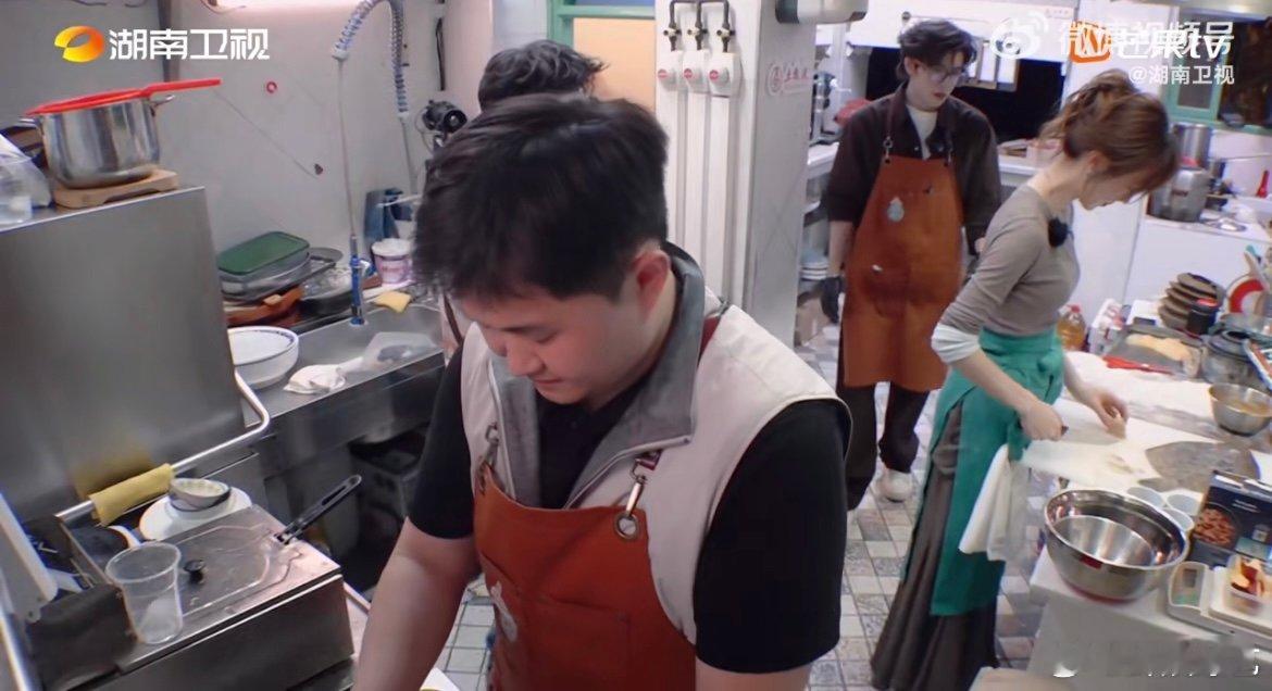 尹浩宇学东北话但没完全学中餐厅名场面 谁看了中餐厅这波教学不笑？张百乔教尹浩宇东