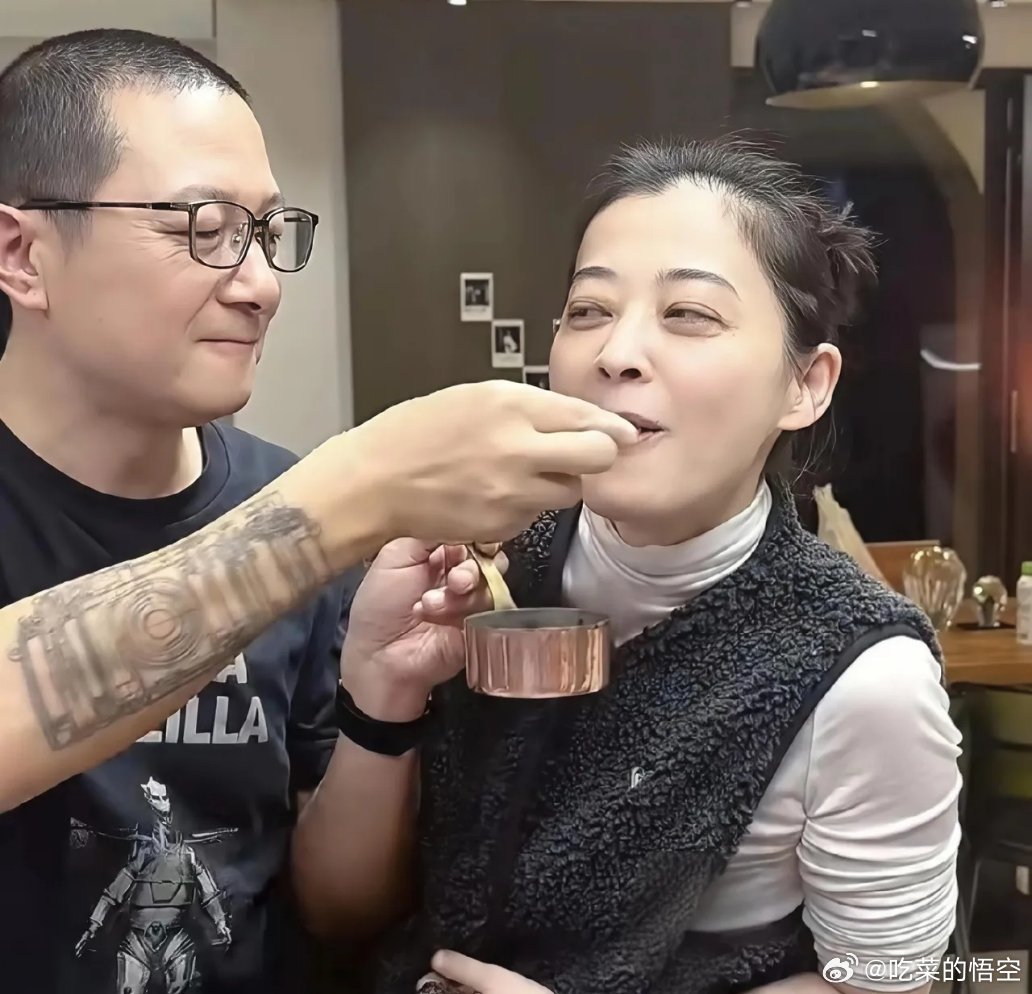 50岁的梅婷给所有女人提了个醒，那就是你可以二婚，甚至可以找纹身男，但一定要找爱