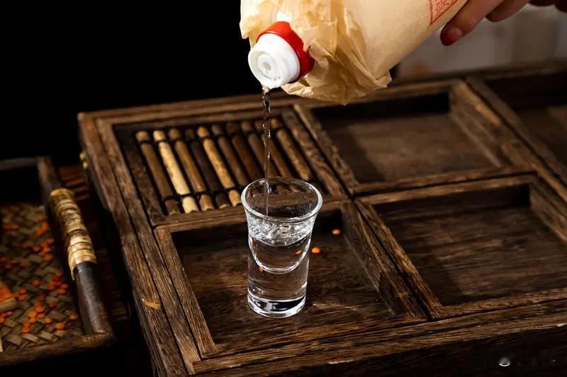 我很担心我的大伯，他今年62岁了。我去他家里玩了几个月，发现他有很多的坏习惯。首