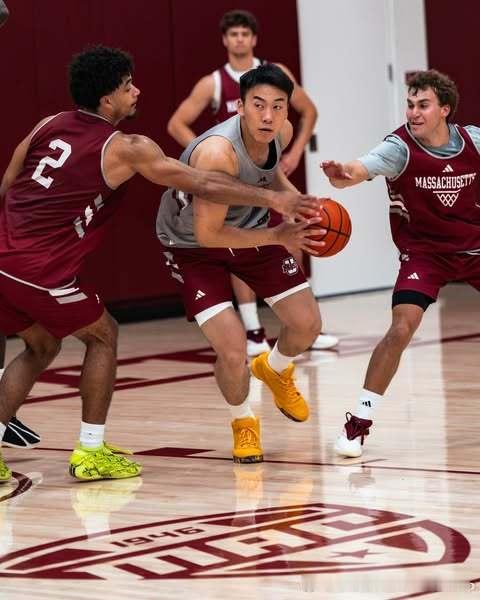 王俊杰参与马萨诸塞大学（UMass）训练王俊杰NCAA