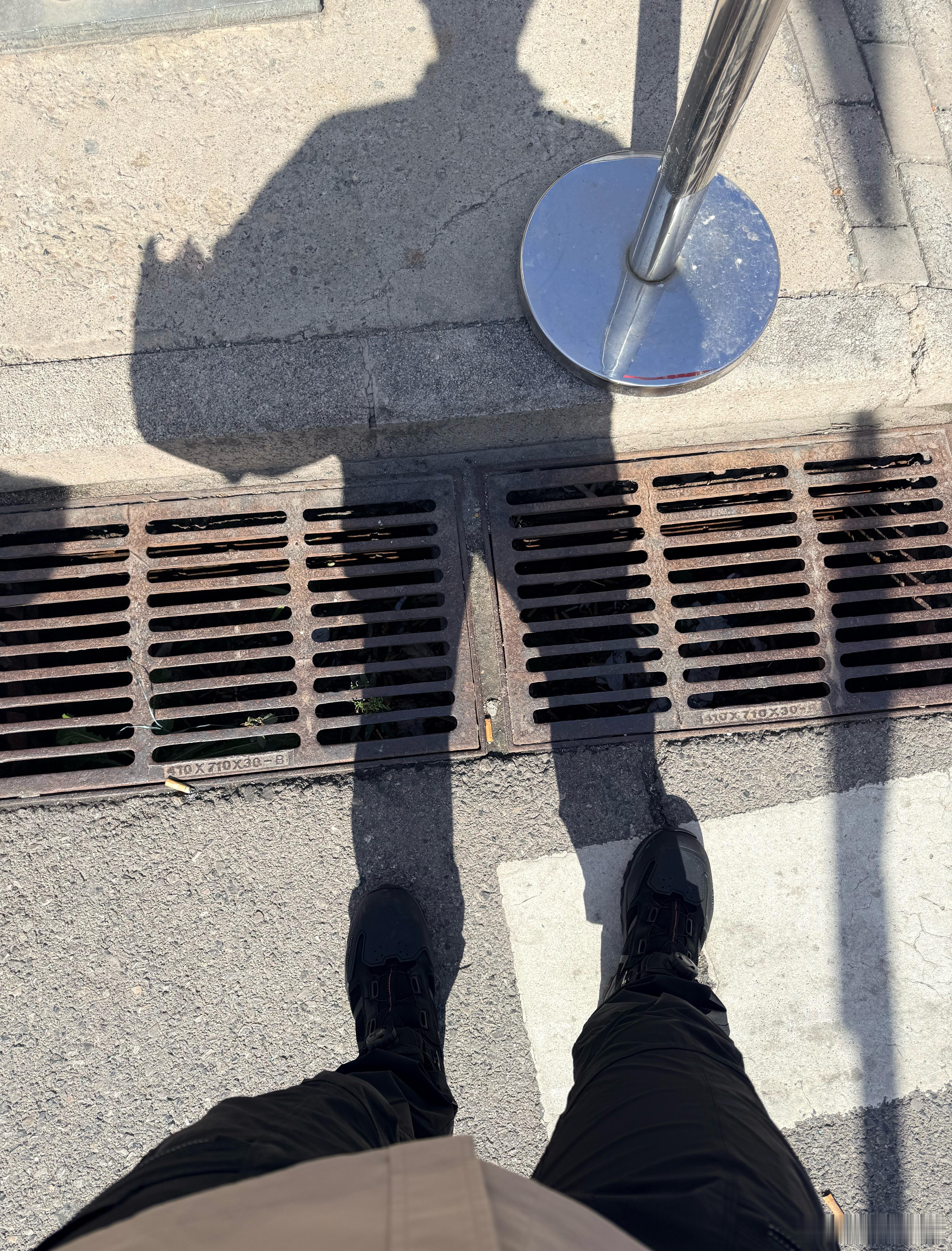 请问这个位置看手机有什么要注意的？ ​​​