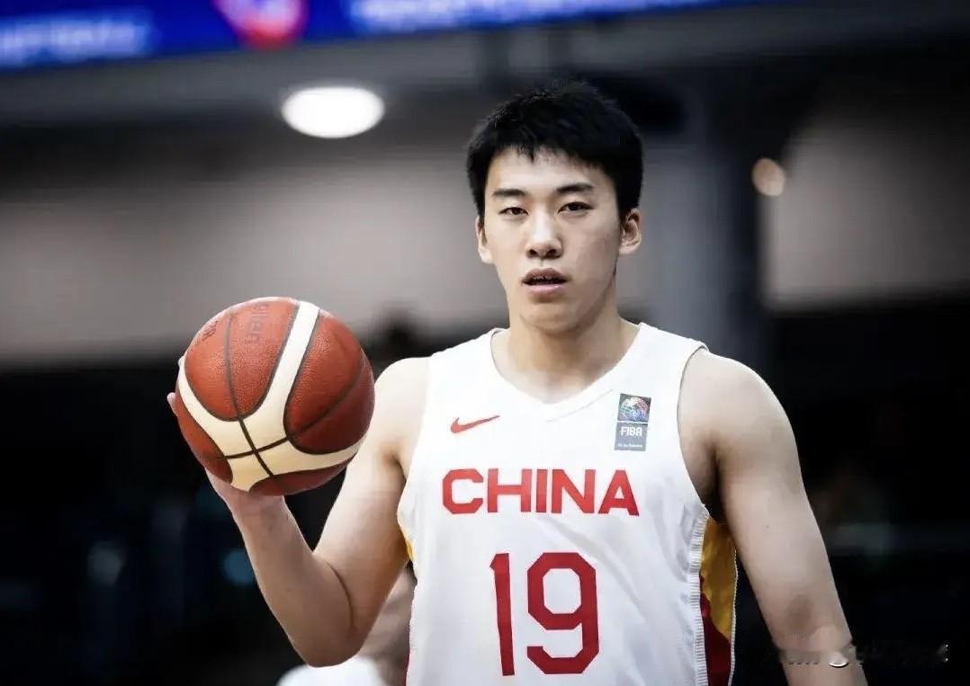 王俊杰让中国男篮有了新变化。有意思的是，他连一场CBA比赛都没打过。

在国家队