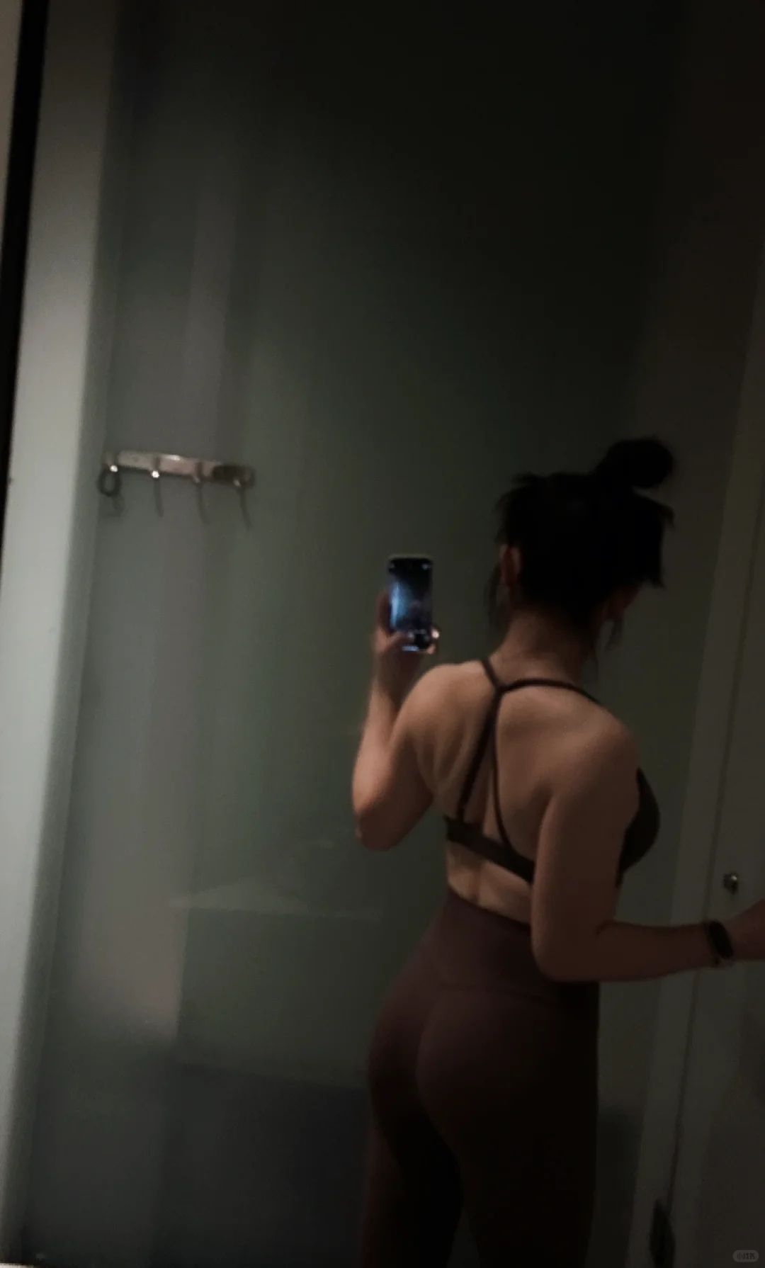 练背日是来臭美的