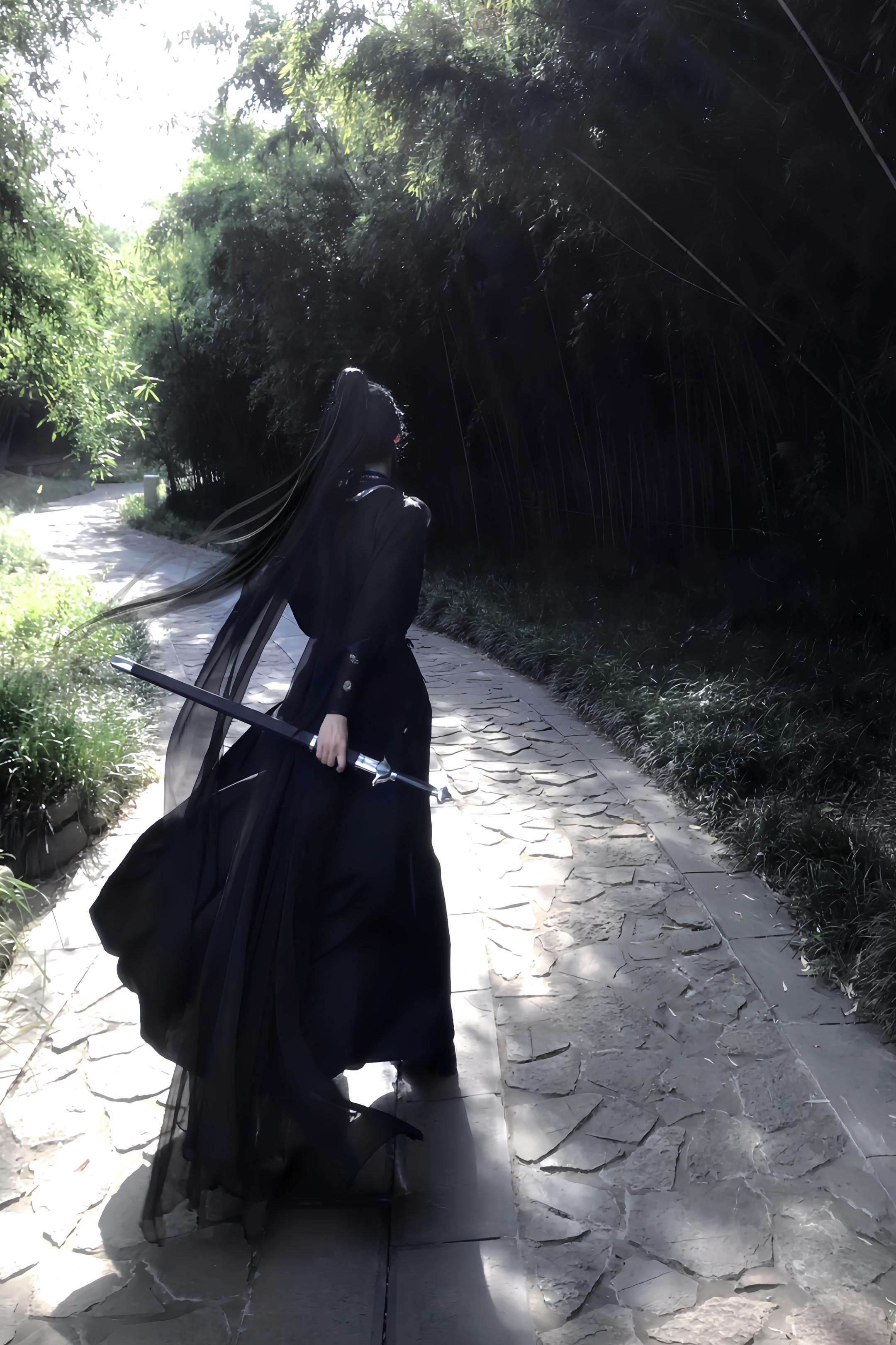 “剑出鞘 恩怨了”