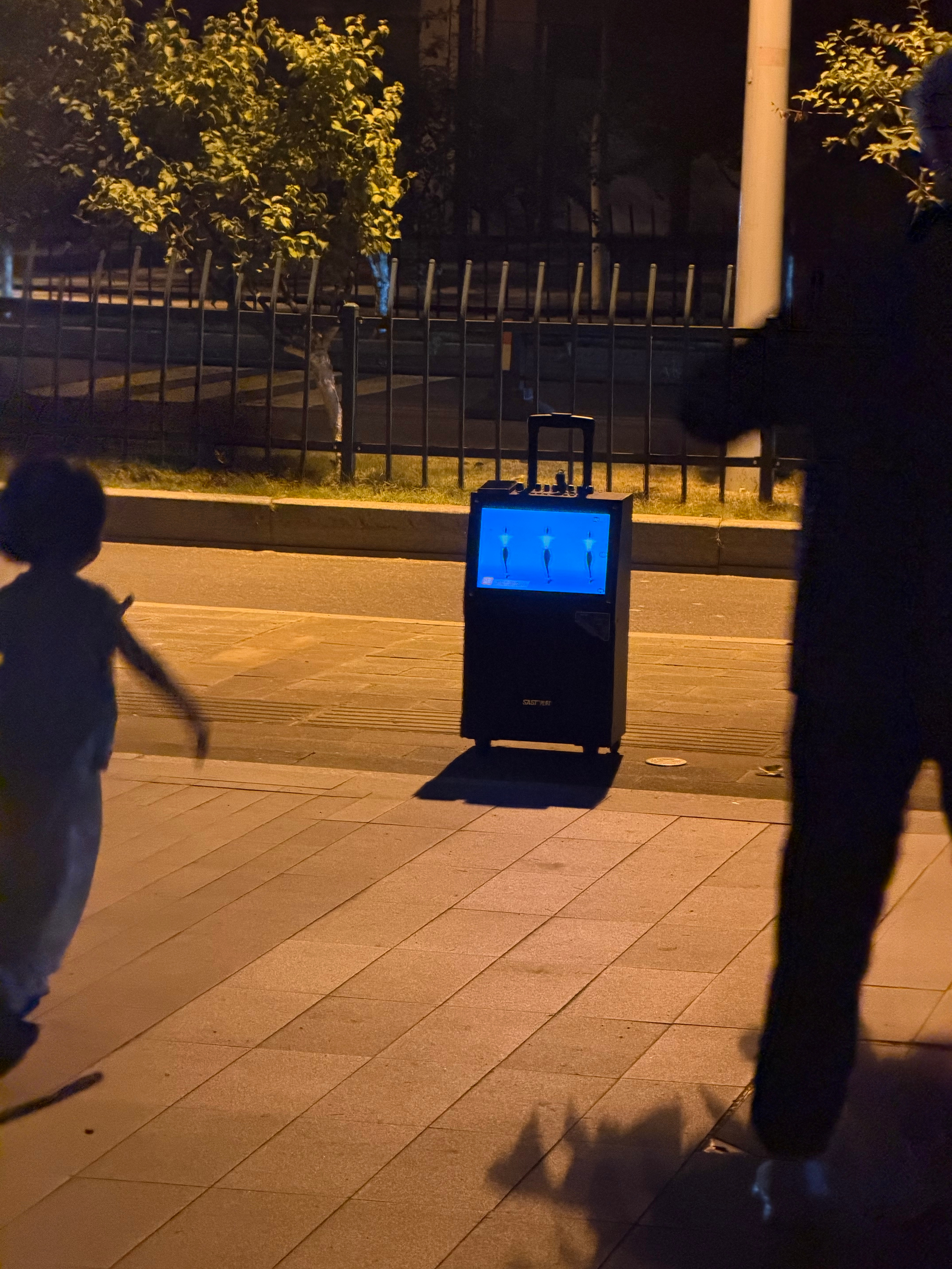 广场舞现在都带视频同步教学啦？ 