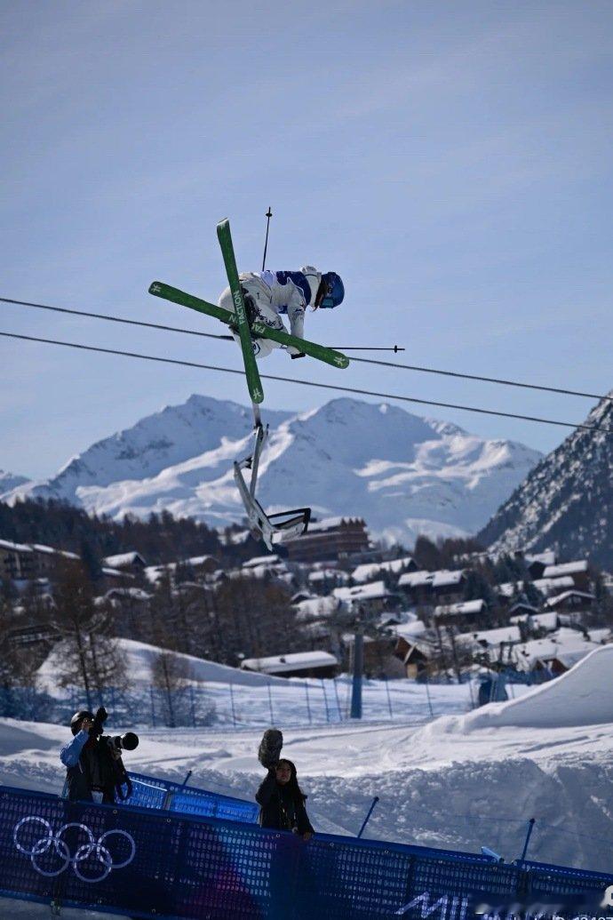 谷爱凌发博晒金牌：奥运金牌🥇 