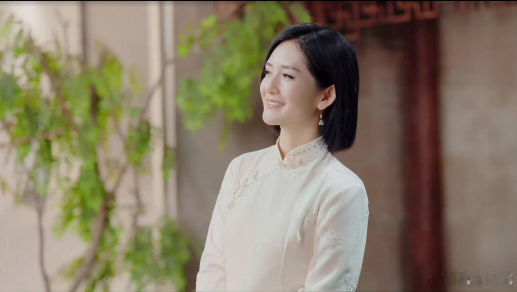 哇是央视中秋晚会主持人娜姐！期待期待！ ​​​