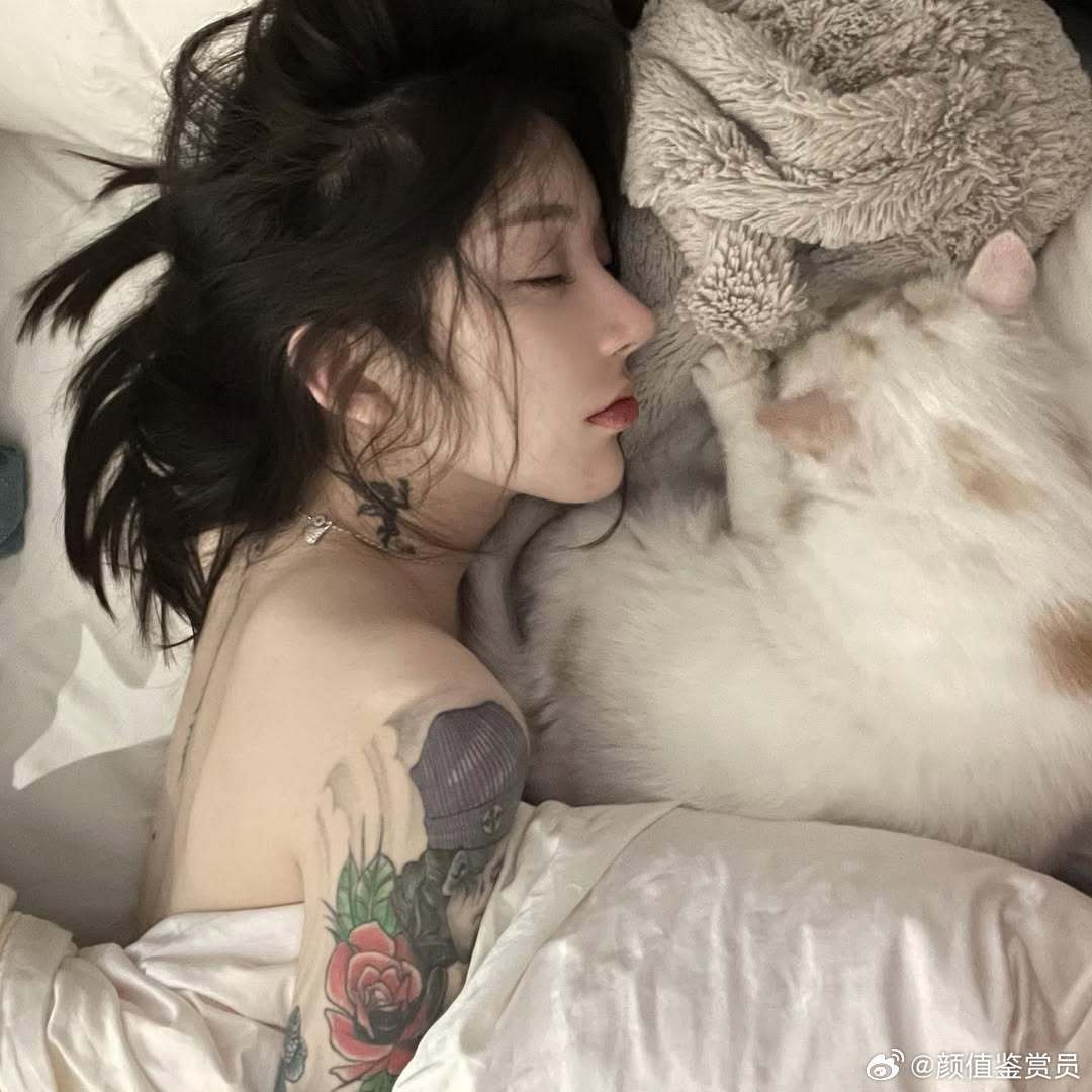 性感一直是主场…🖤 