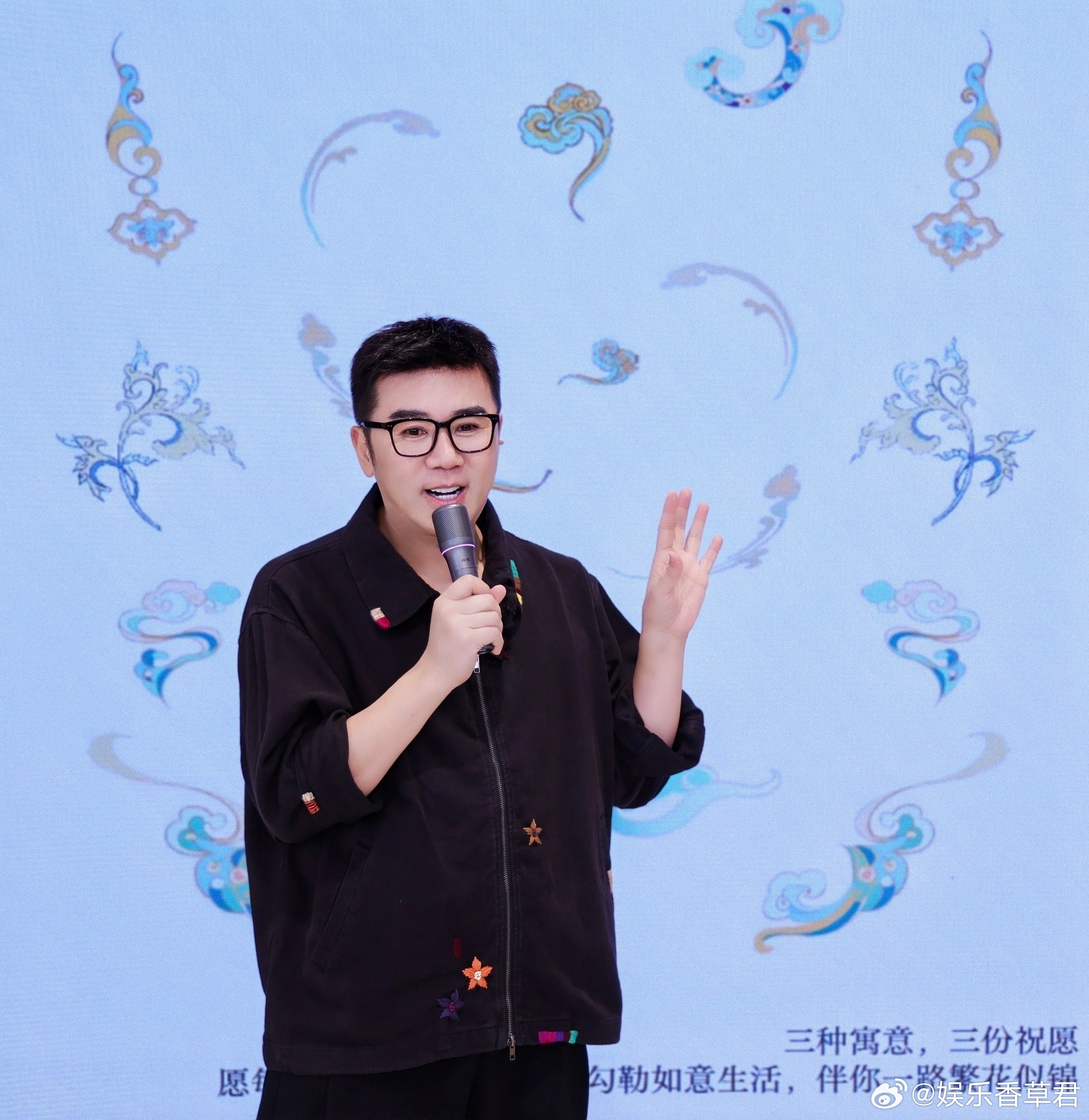 唐毅春日侧颜妆造美学天菜耳朵也有了自己的天菜妆造这次怎么不算跟着唐毅老师解锁春日