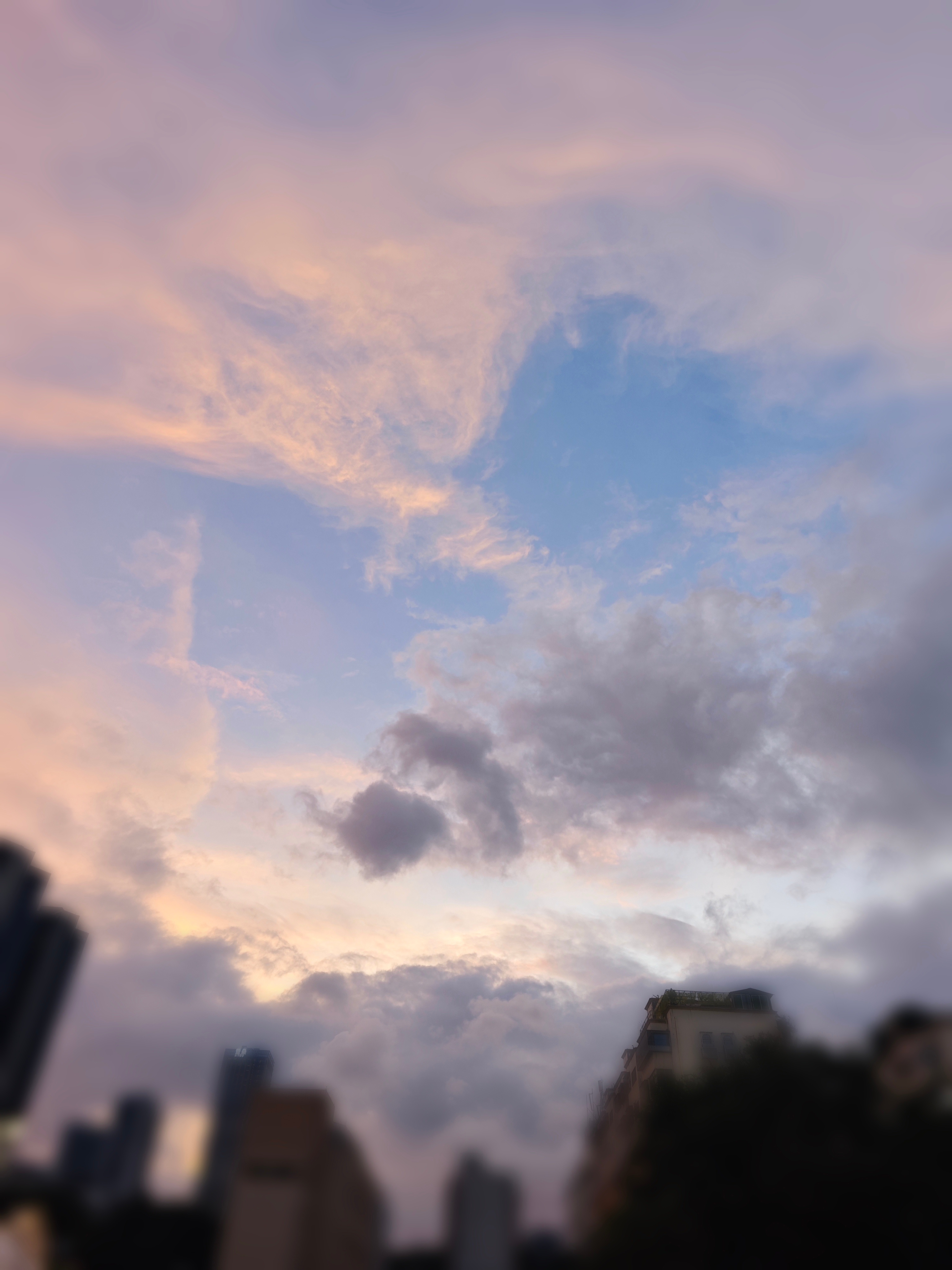 就算孙宇晨铺天盖地，你每天还是要留出一点时间，不看孙宇晨，看看天。 ​​​