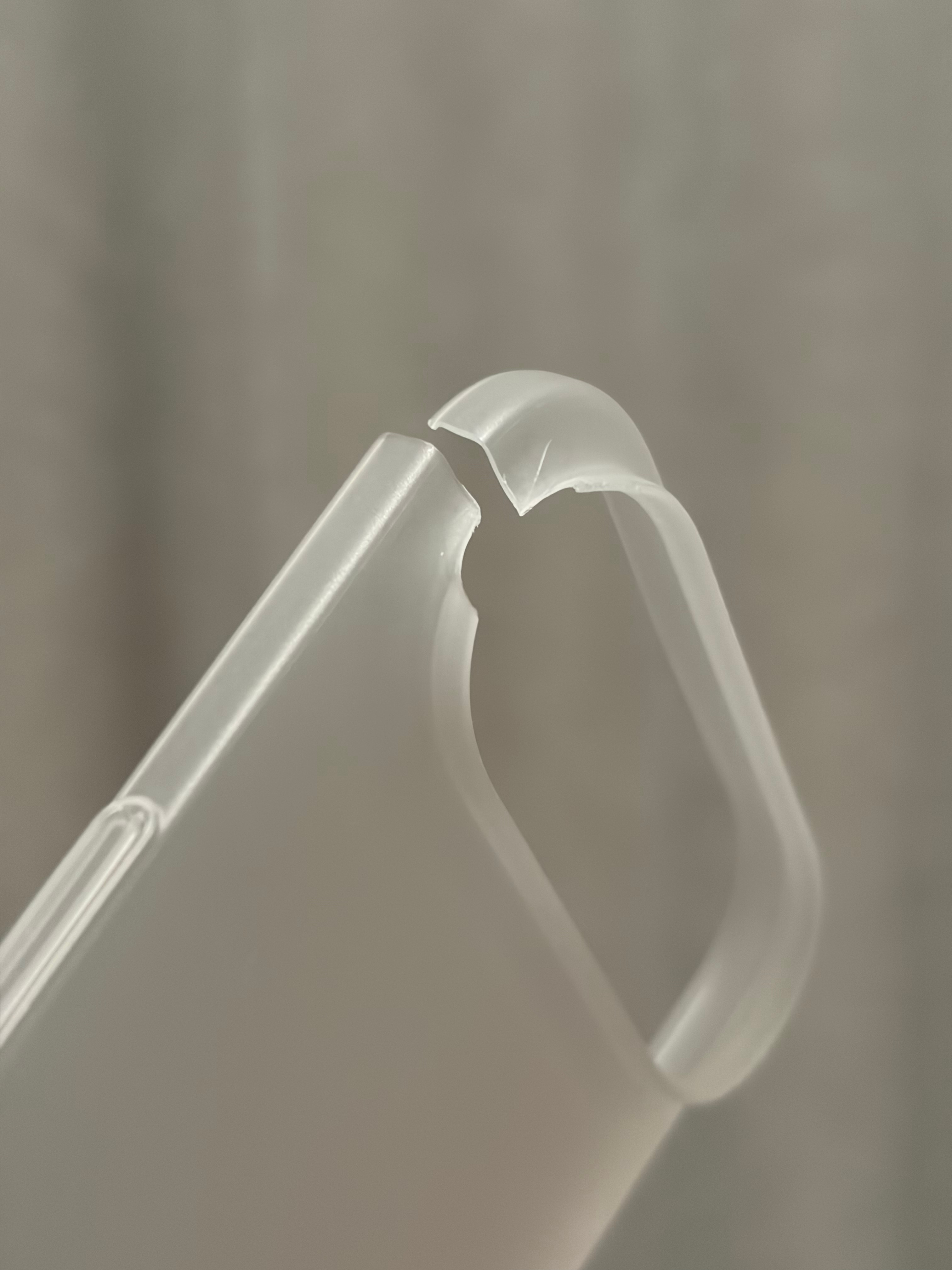 看来Air没有套壳的命，买了个PP壳两天就摔坏了