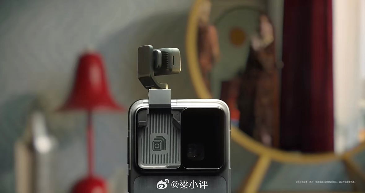 荣耀人形机器人：会跳舞，会后空翻荣耀Robot Phone：电动翻转摄像头，翻转