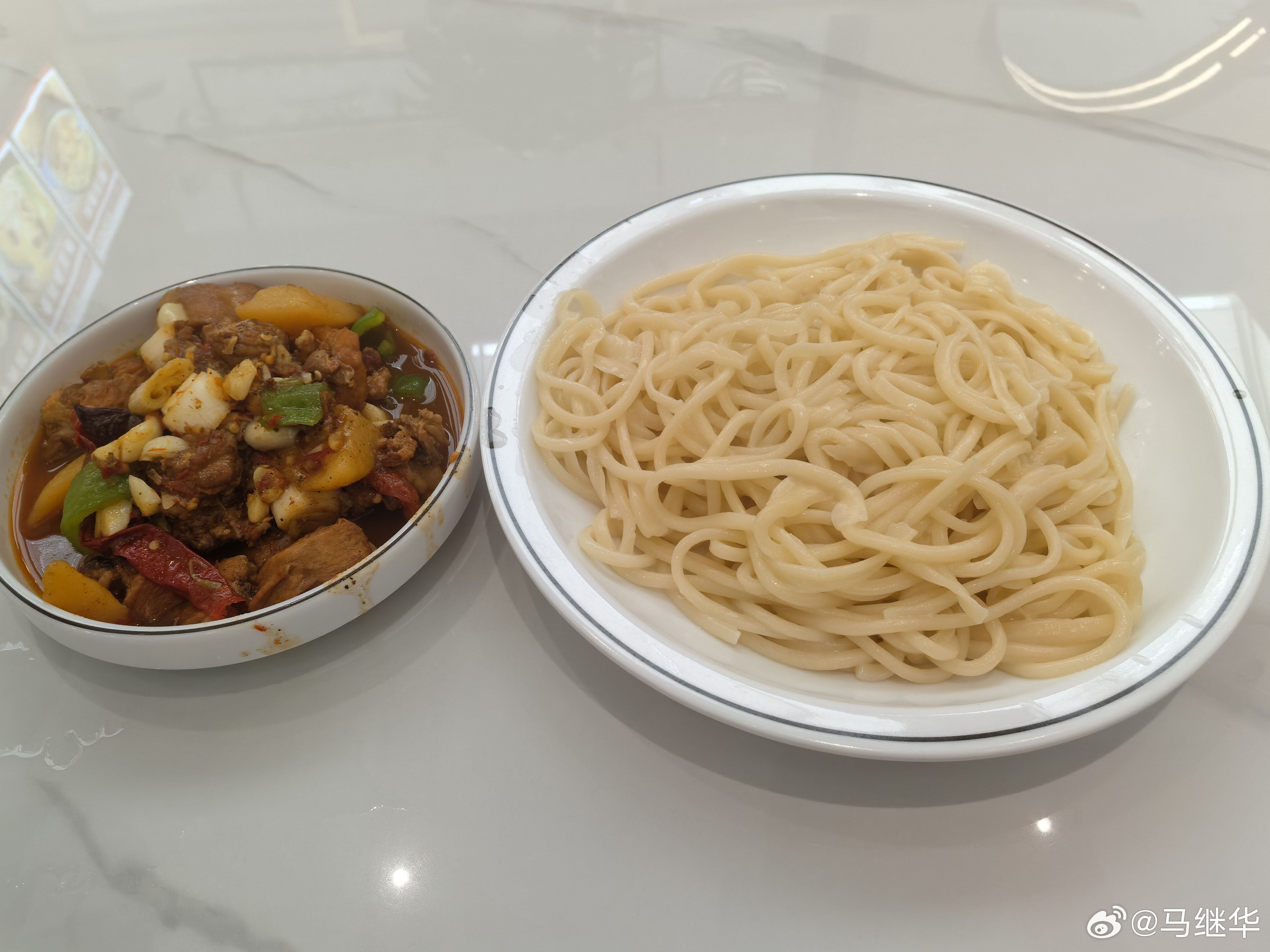 媒体一再追问运营商新老用户不同权，也就是新用户便宜的问题。大义凛然！怎么解决？很