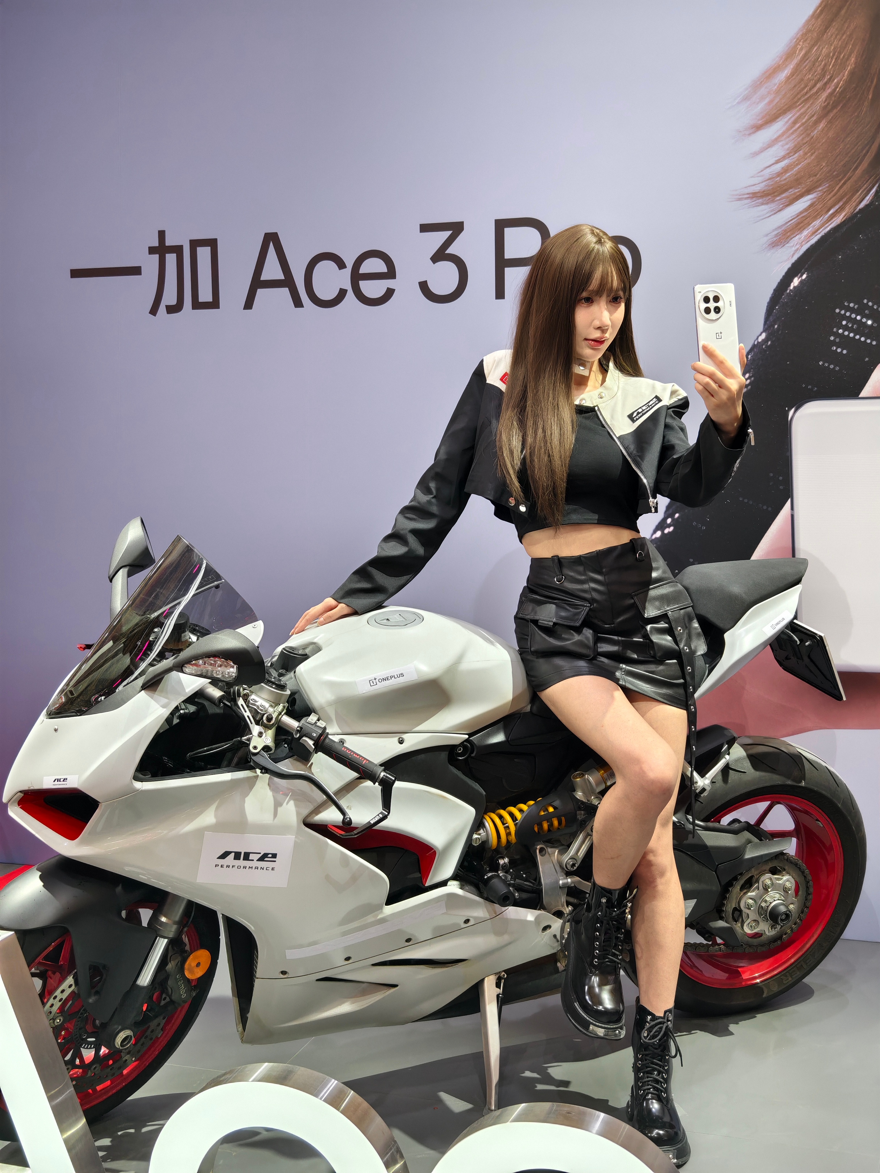 [泪] 来一加的 CJ 站台转转，我想和这几位加人做朋友。现场有好多美依礼芽、原
