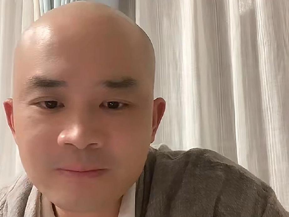 古柯今晚又在直播了，我进去看了一会，发现有些网友的提问真的好笑，问的古柯都没法回