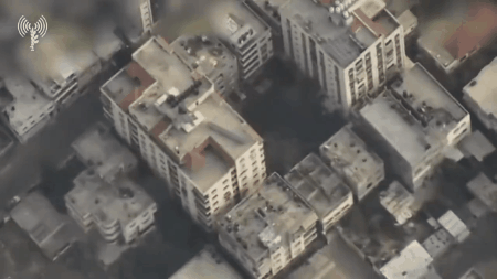 以色列继续对加沙地带平民建筑群进行无差别空袭，一座座居民楼轰然倒塌，这得死伤多少