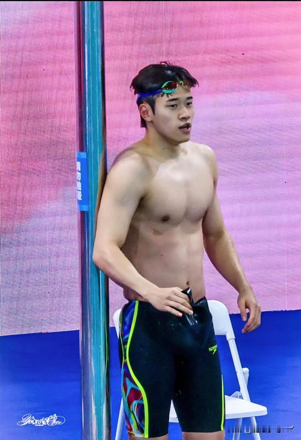 潘展乐这个人
我真的猜不透他
你说他怎么才过了一年就连
全运会都赢不了了！

在