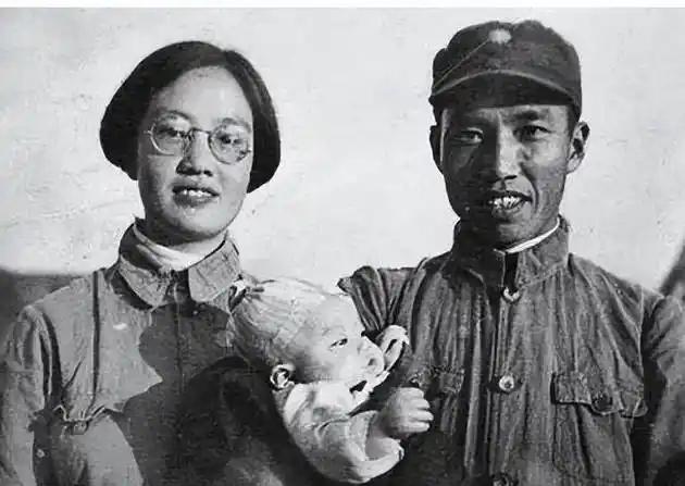 2006年，陈守中病危，意识已经不太清醒了。

家人俯身去听，他嘴里反反复复念着