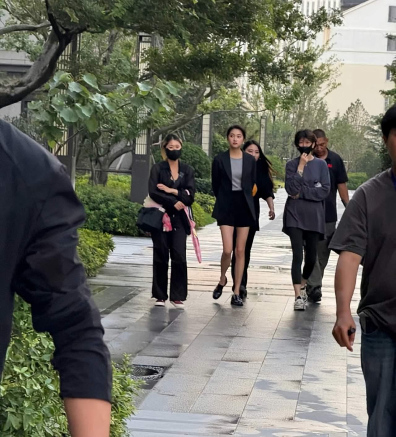 这谁啊？气质也太出众吧！