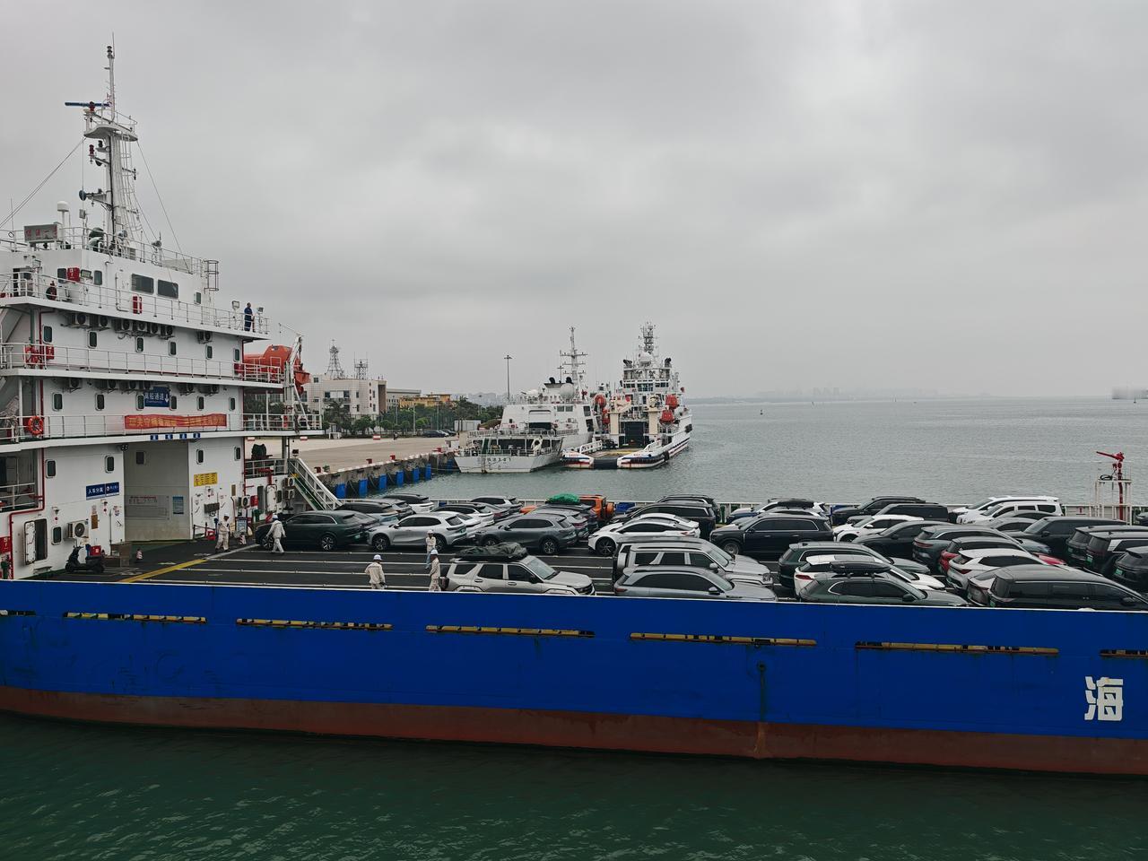 汽车轮渡，从秀英港到徐闻，很顺利

从海口坐轮渡出海，感觉每年都有变化，一年比一