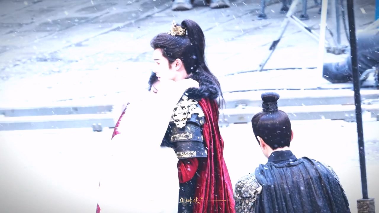 李昀锐公主抱刘些宁李昀锐刘些宁公主抱路透李昀锐刘些宁公主抱路透，雪中景很美，但公