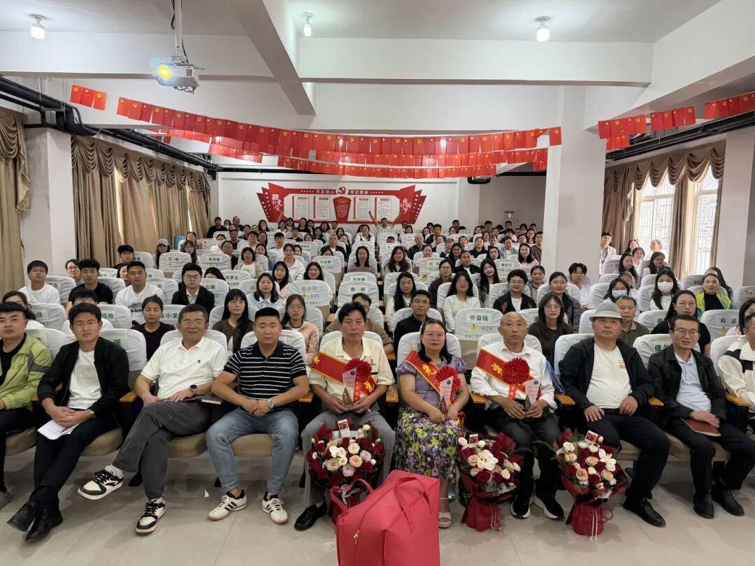 四川越西县第二中学，6月29日举行马阿木、刘宇兰、郑兴东三位教师荣休仪式，校负责