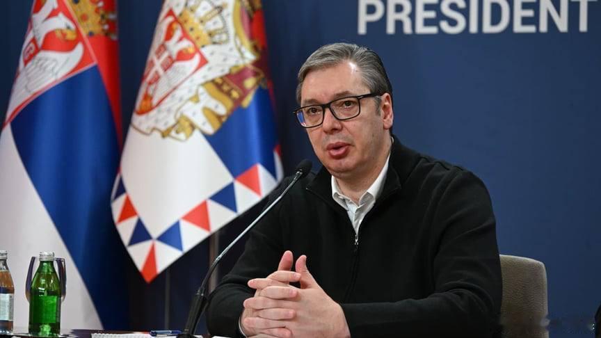 🇷🇸 贝尔格莱德军事医学院表示，武契奇的健康状况稳定且令人满意。医生指出，总