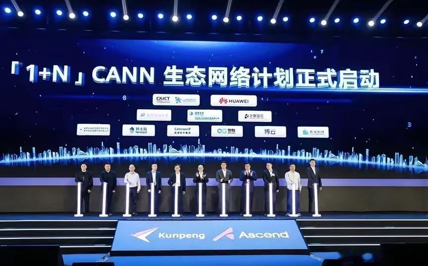 华为昇腾81.2万张AI芯片的出货量，以及它占据国产市场49.2% 的份额。这确