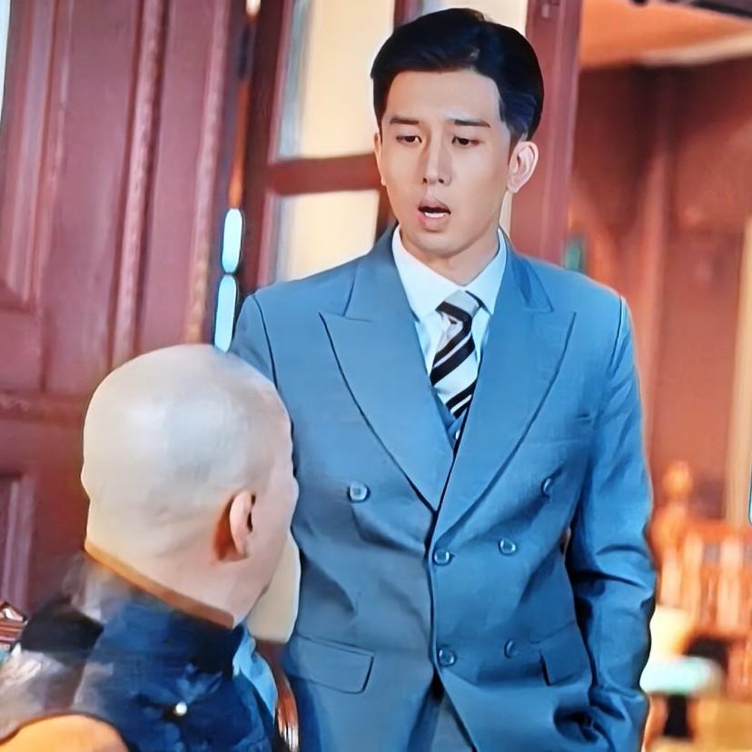 《江海潮生》里这日本商会头目生驹太郎，手段那叫一个卑鄙！不但排挤同僚西村，还对我