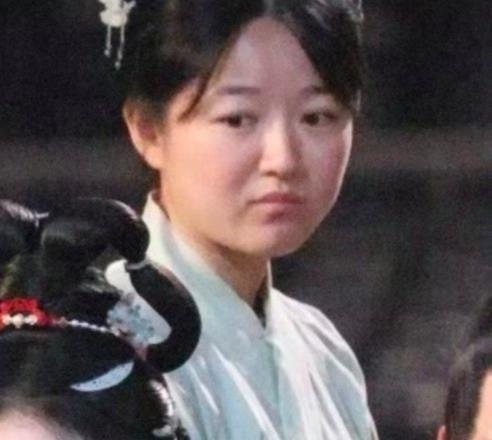 女群演看女主的这个眼神……给我心都看碎了 ​​​