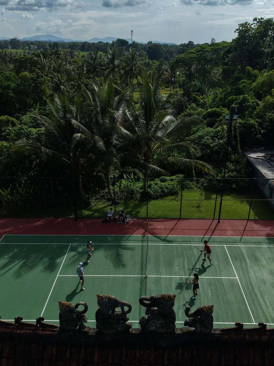 篮天下世界上的美丽球场 巴厘岛的大象网球场🎾Images via broken