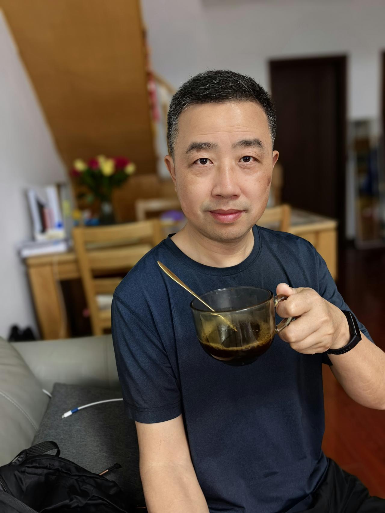 今天是我戒酒第301天，感受就是：体重一点没变。

刚开始瘦了几斤，现在又回到以