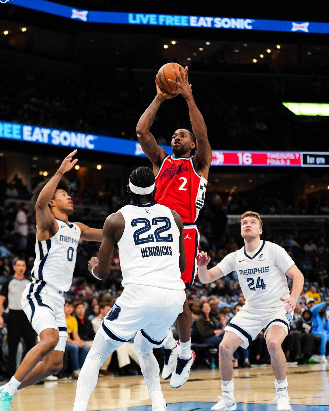 今天小卡打了28分钟！
因为昨天打马刺打了38分钟，今天背靠背的比赛，泰伦卢就明